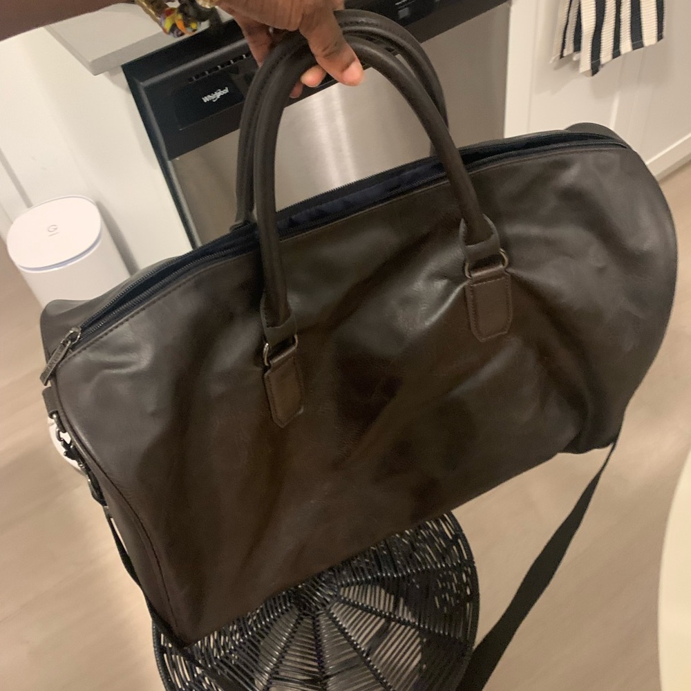 Kenneth cole duffle bag perfect for weekend travels - Picture 3 of 7
